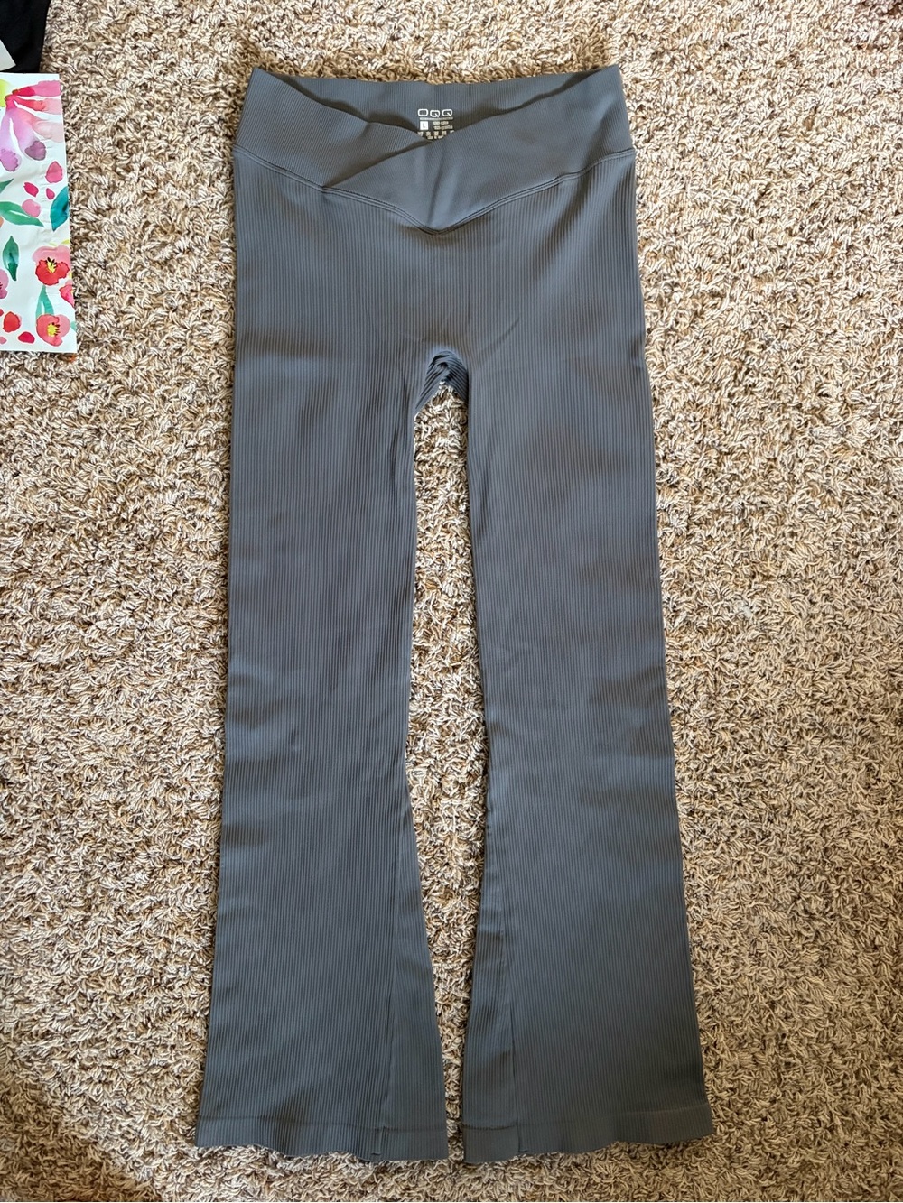 OQQ Women’s Gray Ribbed Flare Leggings